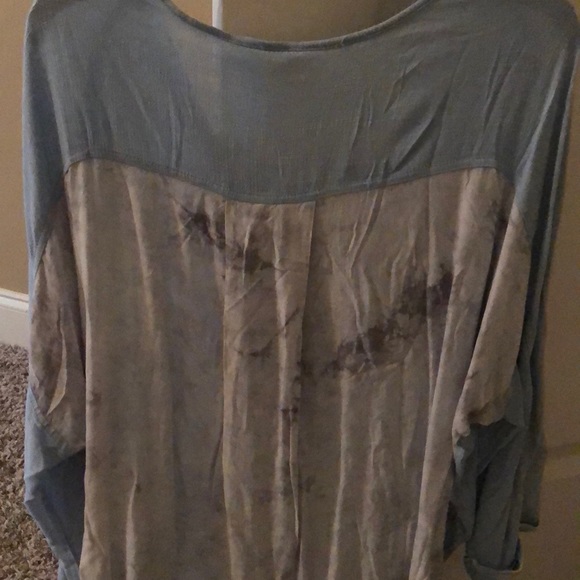 3/4 length sleeve blue tie dye pattern blouse - Picture 3 of 6